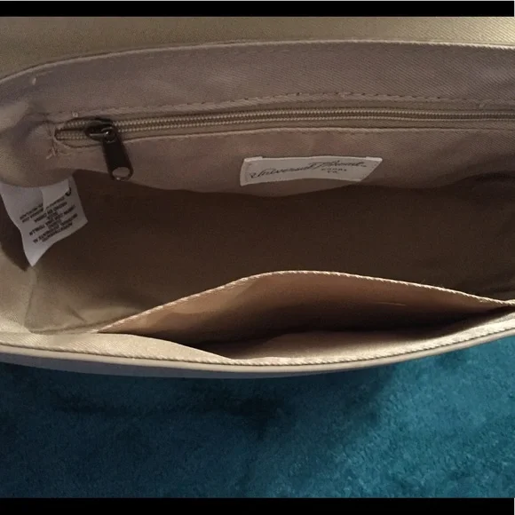 Universal Thread Tan Snakeskin Crossbody New - Picture 11 of 13